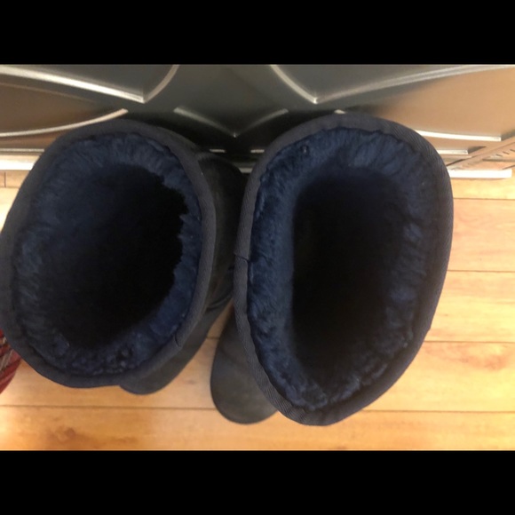 UGG Boots - Picture 5 of 6